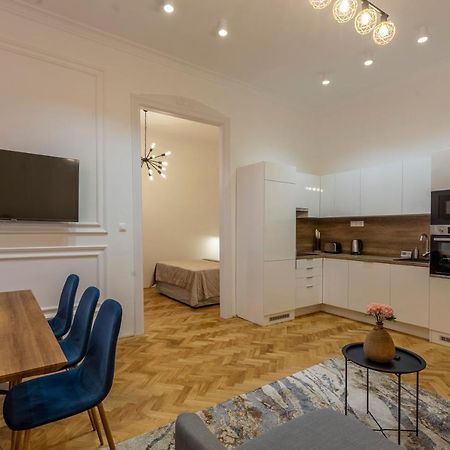 Glamorous Modern Apartment In The Hearth Of Budapest Exterior photo