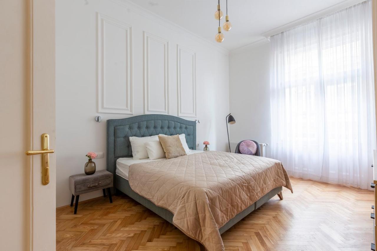Glamorous Modern Apartment In The Hearth Of Budapest Exterior photo