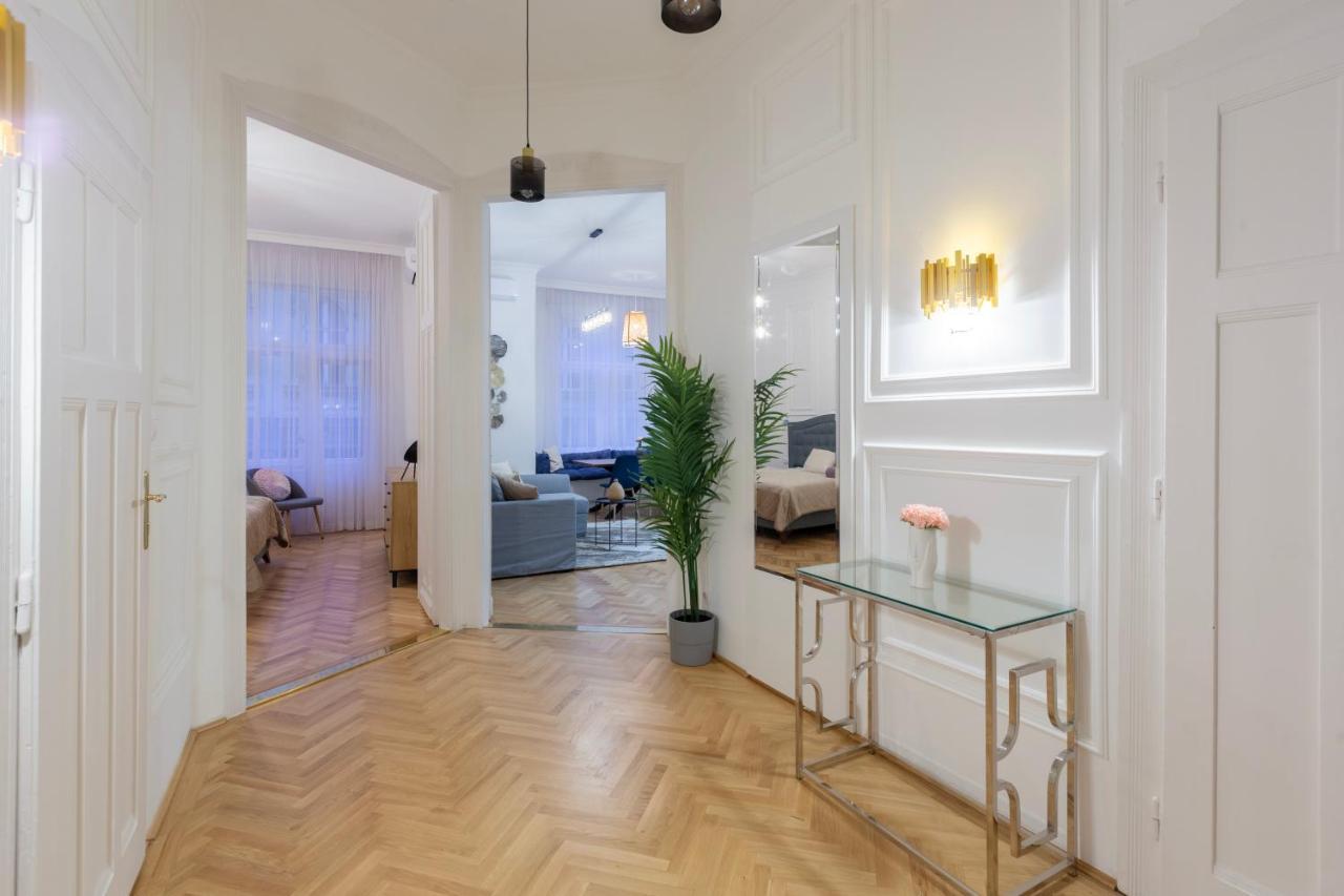 Glamorous Modern Apartment In The Hearth Of Budapest Exterior photo